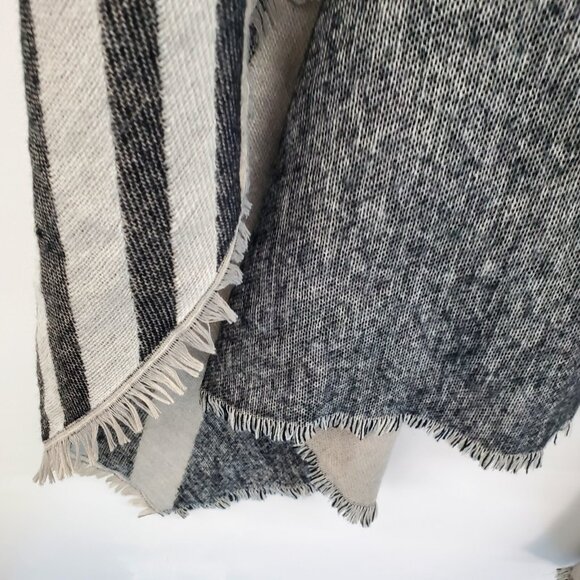 Womens One Size Cardigan Vest Waterfall Open Front Striped Fringe Hem Gray Black - Picture 7 of 13